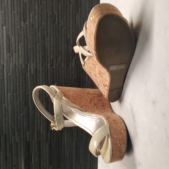 Strappy platforms - Picture 3 of 5